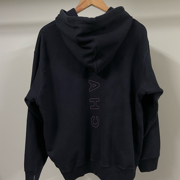 UNIQLO AUTHENTIC NICE GRAPHIC BLACK HOODIE FOR MEN’S & WOMEN’S - Picture 3 of 4